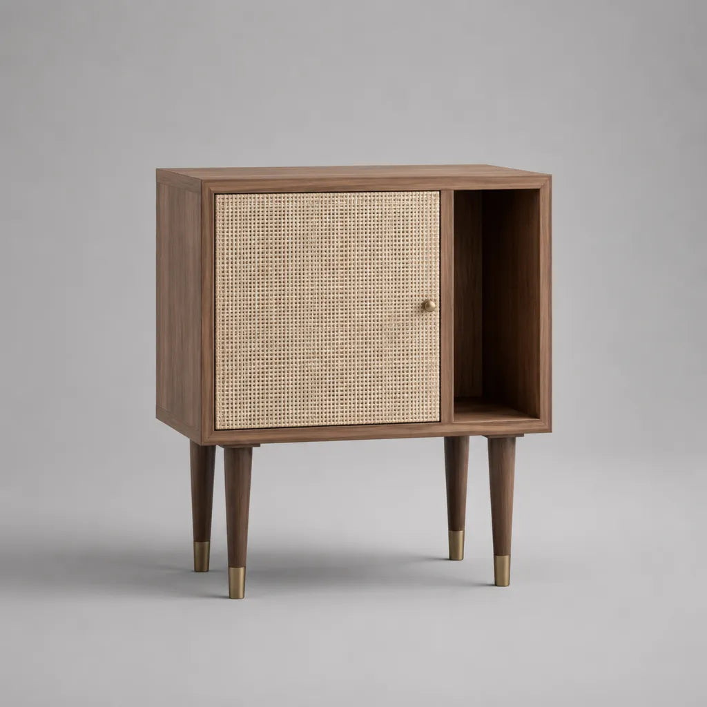 Table de chevet rectangulaire en bois avec porte en cannage et niche ouverte, noyer naturel, beige et laiton, 70 × 35 × 75 cm