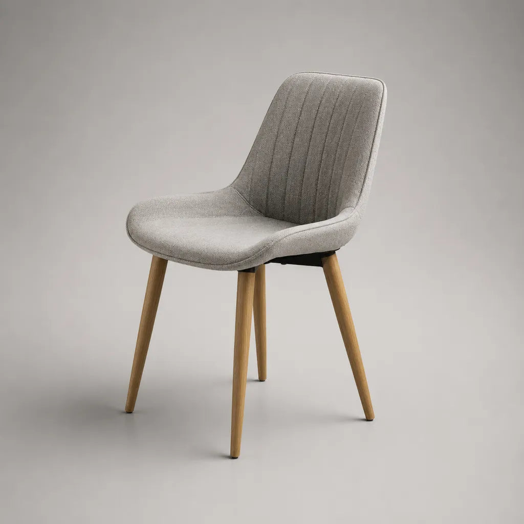 Chaise rembourrée en polyester gris clair avec pieds en bois, dossier arrondi, 47 × 57 × 86 cm